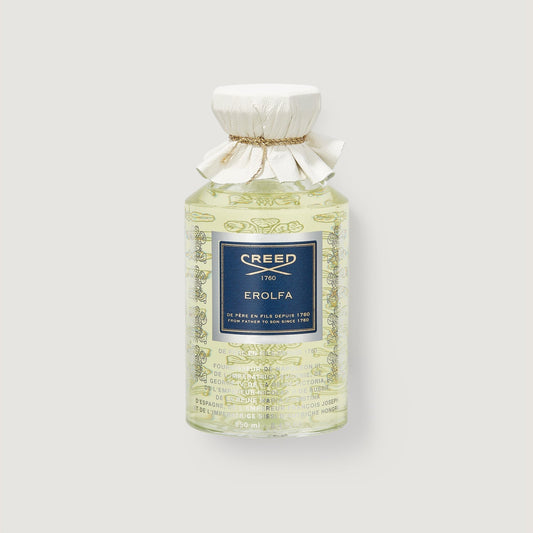 Frasco de perfume Creed Erolfa de 50 ml con un tapón dorado en un fondo claro.