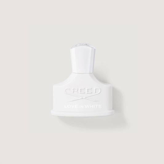 Frasco de Creed Love in White de 75 ml sobre fondo blanco